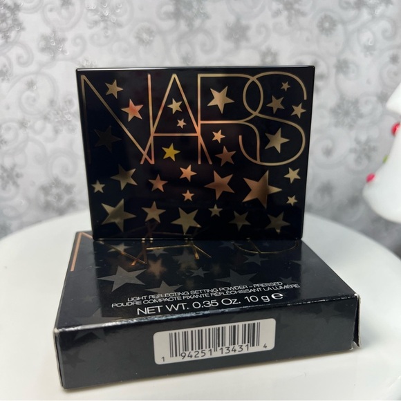 NARS Light Reflecting Setting Pressed Powder | Shade Crystal | Christmas - Picture 1 of 11